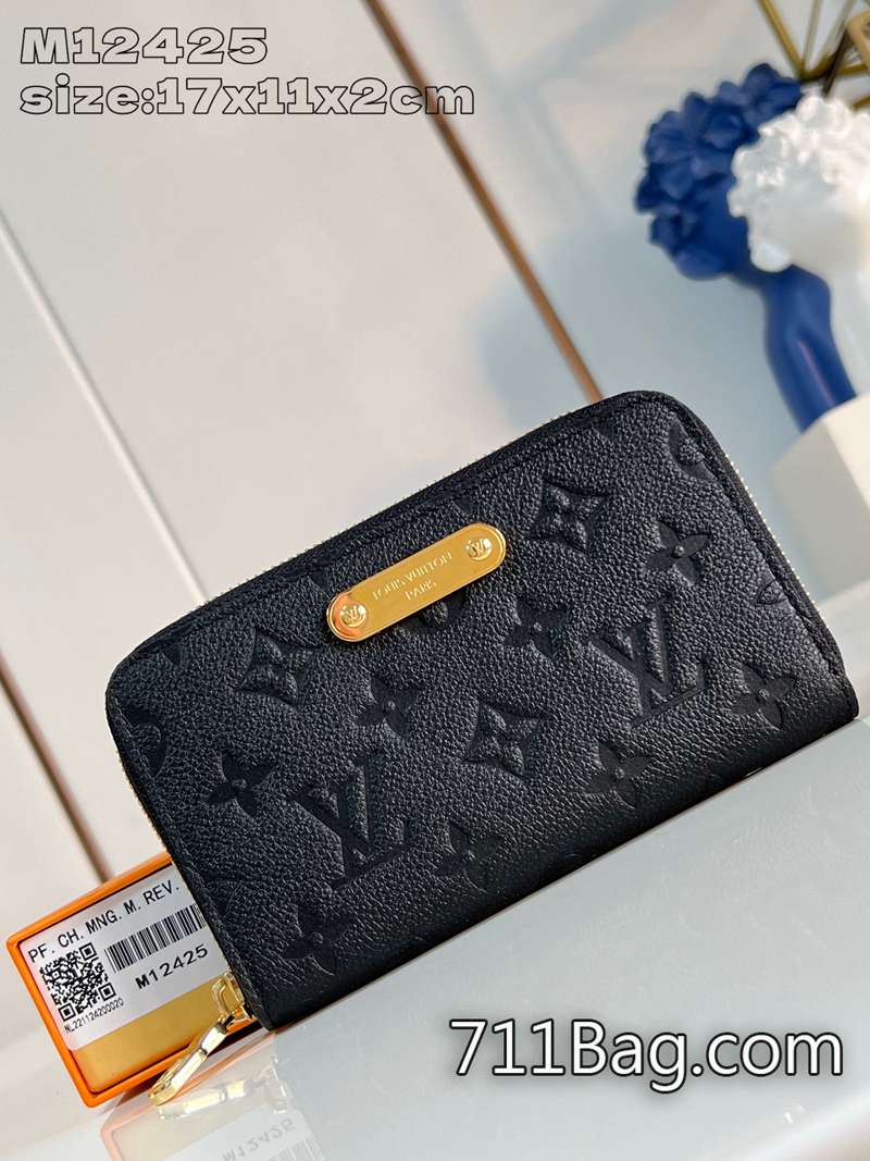 頂級超3ALV M12425 做工細膩品質過硬 超3A LV品牌復刻款內部提供多個口袋和隔層,用於存放硬幣和鈔票,以及六個卡槽。17x11x2cm 頂級超3ALV M12425 做工細膩品質過硬 超3A LV品牌復刻款內部提供多個口袋和隔層,用於存放硬幣和鈔票,以及六個卡槽。17x11x2cm