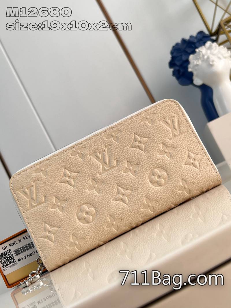 高仿LV M12680白 手工縫線細節極致 高仿LV拉鏈大包功能齊全,亦可用作手拿包。19.5x10.5x2.5cm 高仿LV M12680白 手工縫線細節極致 高仿LV拉鏈大包功能齊全,亦可用作手拿包。19.5x10.5x2.5cm