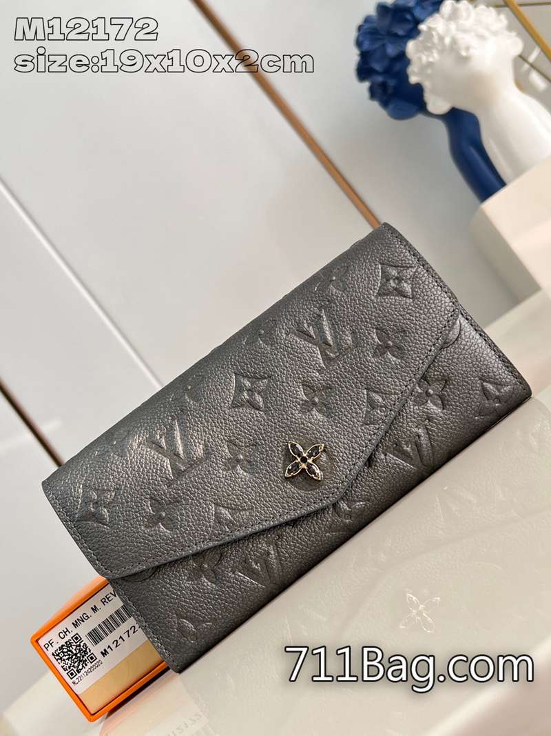 一比一LV M12172灰 細節處理精緻的包包 高仿LV大容量包可安全存放多件日常用品。19x10.5x2.5cm 一比一LV M12172灰 細節處理精緻的包包 高仿LV大容量包可安全存放多件日常用品。19x10.5x2.5cm