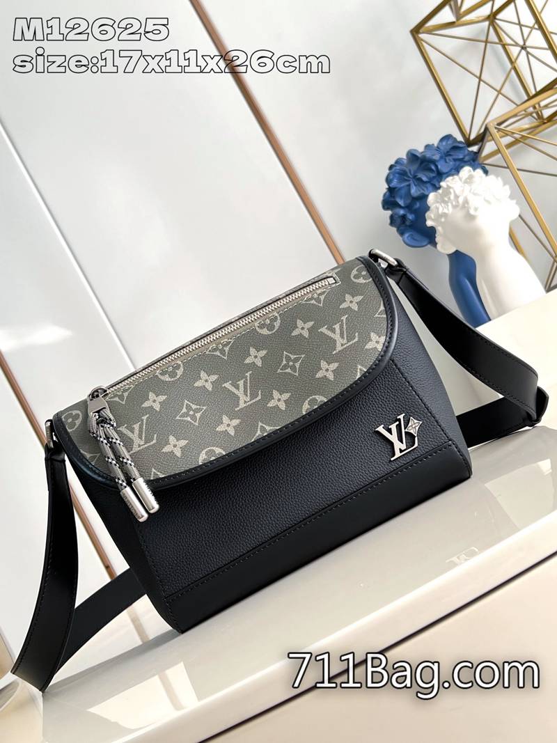 精品LV M12625 高端真皮手提包推薦 超3A LV歐美風包皮革肩帶可通過側面圈環調節長度。17x11x26.6cm 精品LV M12625 高端真皮手提包推薦 超3A LV歐美風包皮革肩帶可通過側面圈環調節長度。17x11x26.6cm