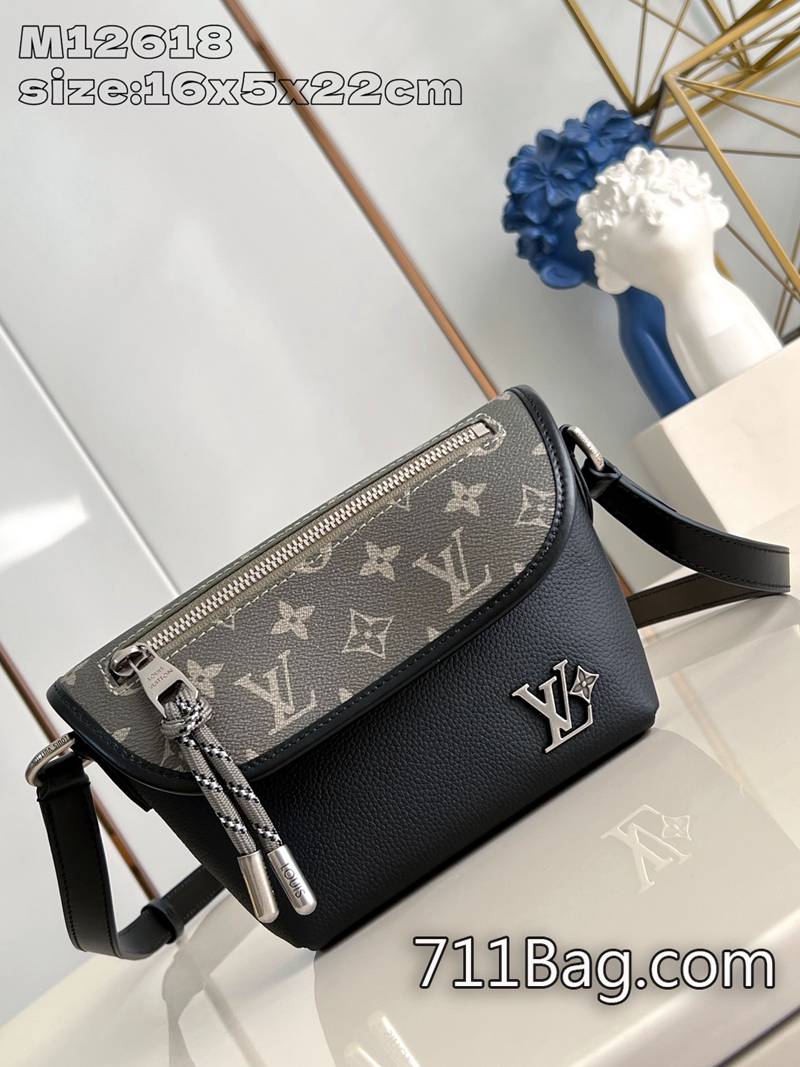 高仿LV M12618 真皮材質質感包包 A貨LV配原廠盒包裝翻蓋內外分別設有貼袋和拉鏈袋,肩帶可通過側面圈環調節長短。16x5x22.5cm 高仿LV M12618 真皮材質質感包包 A貨LV配原廠盒包裝翻蓋內外分別設有貼袋和拉鏈袋,肩帶可通過側面圈環調節長短。16x5x22.5cm