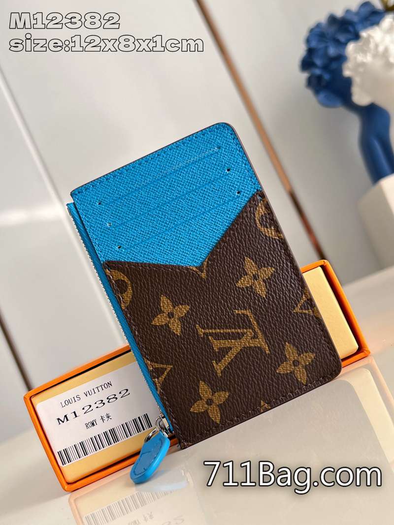 精品LV M12382藍 手工打造細節控首選 高仿LV限定設計款12x8x0.8cm 精品LV M12382藍 手工打造細節控首選 高仿LV限定設計款12x8x0.8cm