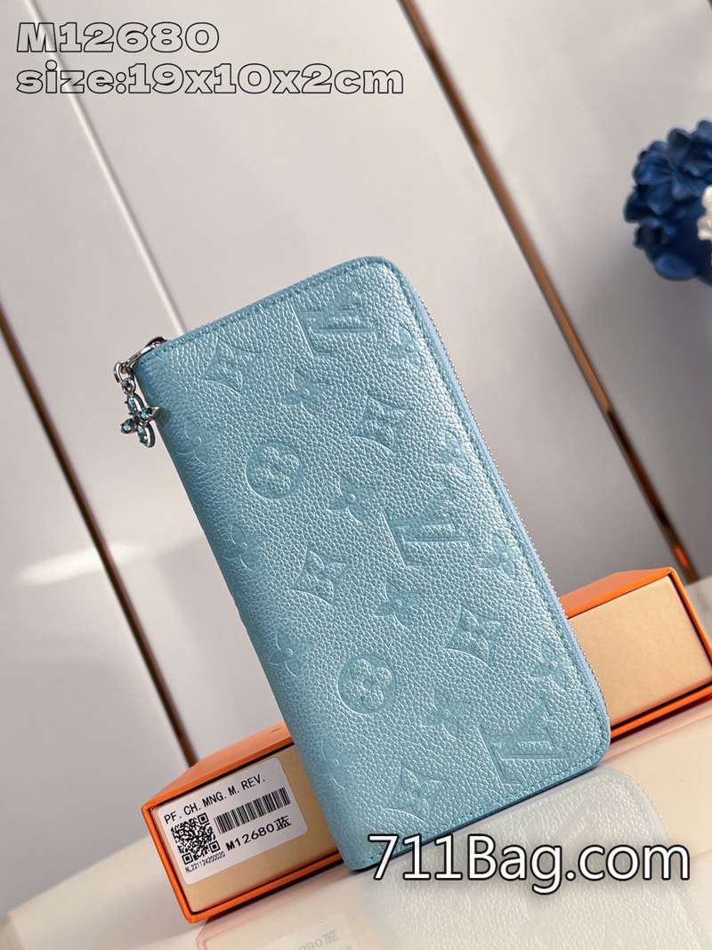 精品高仿LV M12680藍 高仿也能有好做工 一比一LV配原廠包裝功能齊全,亦可用作手拿包。19.5x10.5x2.5cm 精品高仿LV M12680藍 高仿也能有好做工 一比一LV配原廠包裝功能齊全,亦可用作手拿包。19.5x10.5x2.5cm