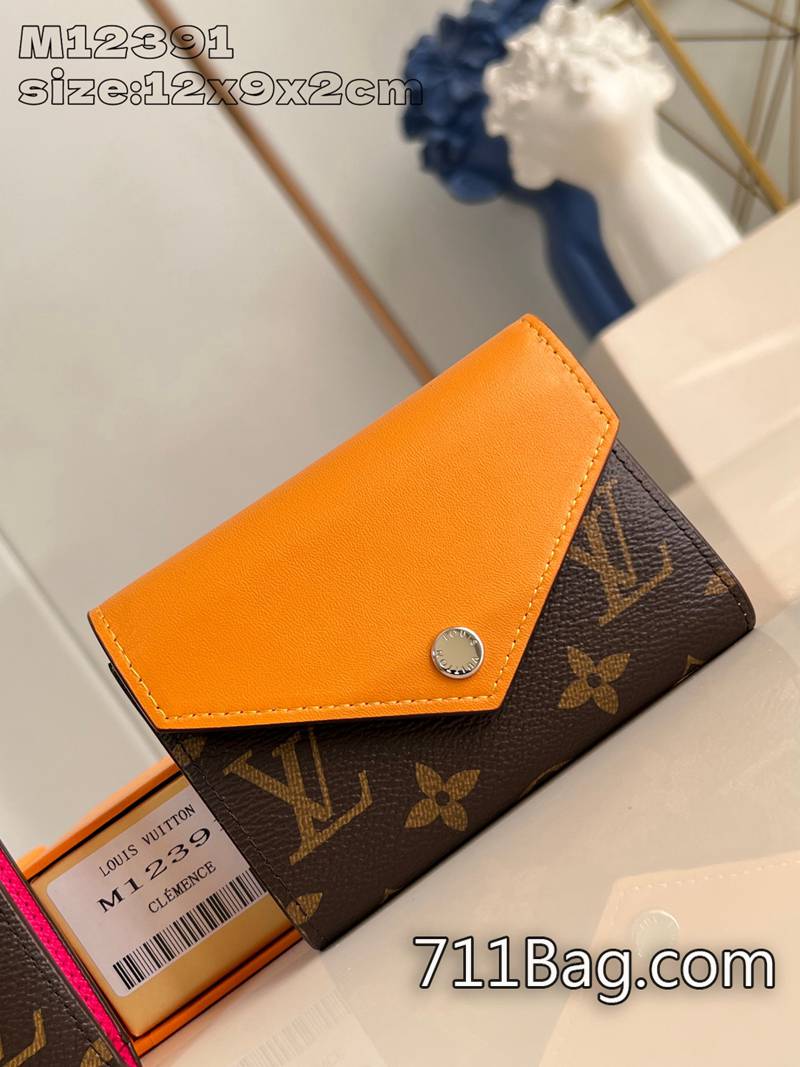 精仿LV M12391黃 高質真皮頂級做工 精仿LV肩背水桶包小巧錢包設有多個隔層,可穩妥地收納紙幣、零錢及名片。12x9.5x2.5cm 精仿LV M12391黃 高質真皮頂級做工 精仿LV肩背水桶包小巧錢包設有多個隔層,可穩妥地收納紙幣、零錢及名片。12x9.5x2.5cm