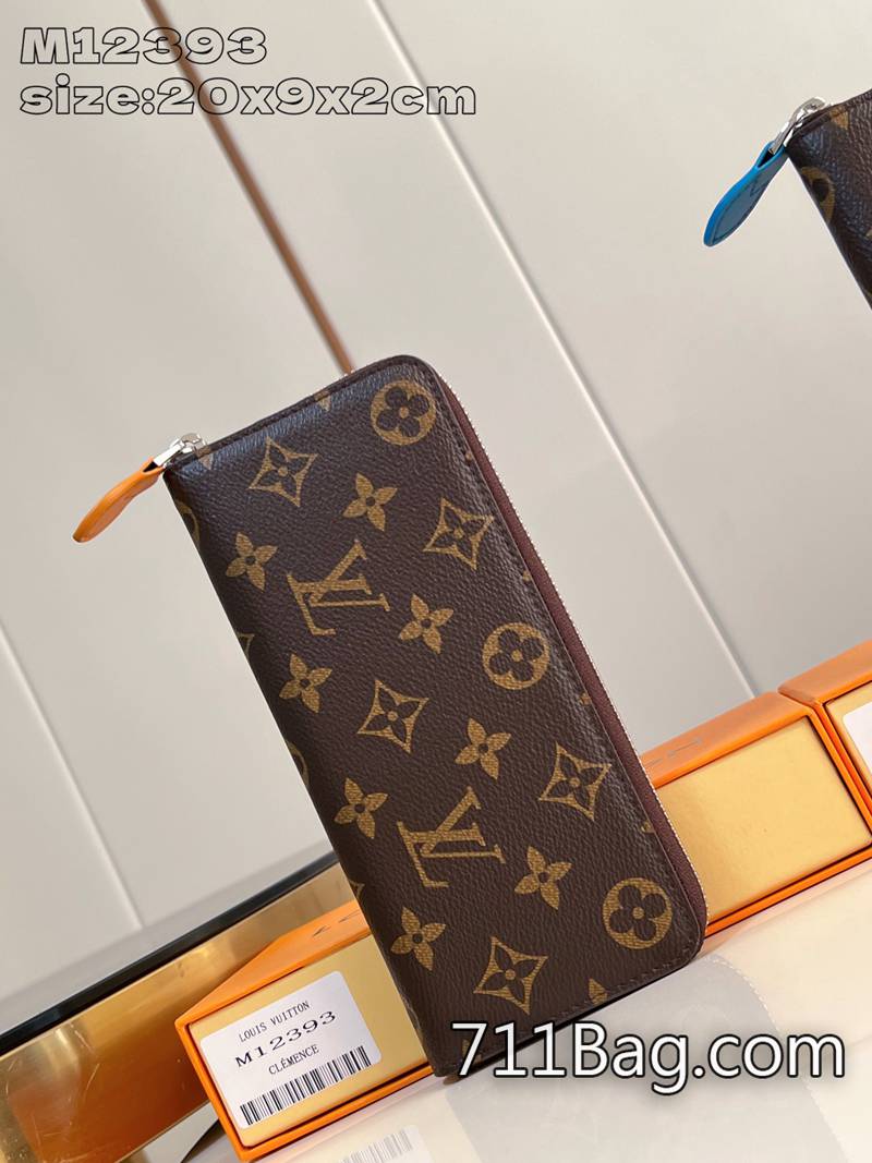 高仿LV M12393黃 手感細膩質感滿分 高仿LV滿版老花包錢包設計時尚,以標誌性的Monogram帆佈製作,並搭配銀色金屬件。20x9x2cm 高仿LV M12393黃 手感細膩質感滿分 高仿LV滿版老花包錢包設計時尚,以標誌性的Monogram帆佈製作,並搭配銀色金屬件。20x9x2cm