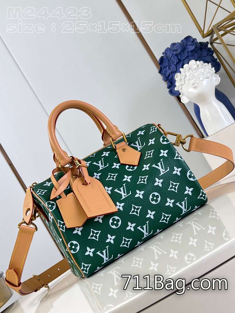 A貨LV M24423綠 完美縫線工藝展現 超3A LV經典復刻款拋光金屬件、羊皮革內襯與內置標牌彰顯創意總監PharrellWilliams對考究細節的專註。25x15x15cm A貨LV M24423綠 完美縫線工藝展現 超3A LV經典復刻款拋光金屬件、羊皮革內襯與內置標牌彰顯創意總監PharrellWilliams對考究細節的專註。25x15x15cm