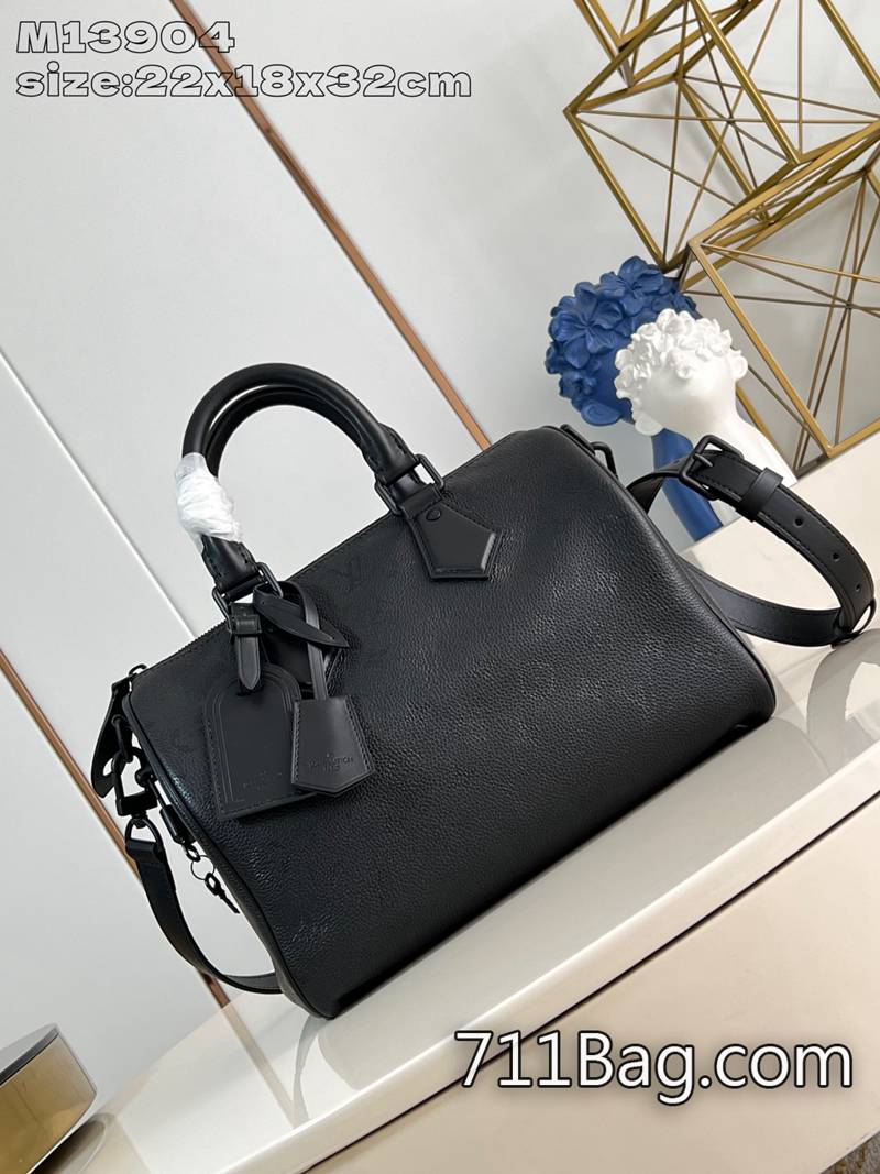 精品高仿LV M13904 質感爆棚高端女包 精品LV手提包價格除瞭頂部手柄設計,還配備可拆卸肩帶,提供多樣化的攜帶方式。22.5x18x32cm 精品高仿LV M13904 質感爆棚高端女包 精品LV手提包價格除瞭頂部手柄設計,還配備可拆卸肩帶,提供多樣化的攜帶方式。22.5x18x32cm