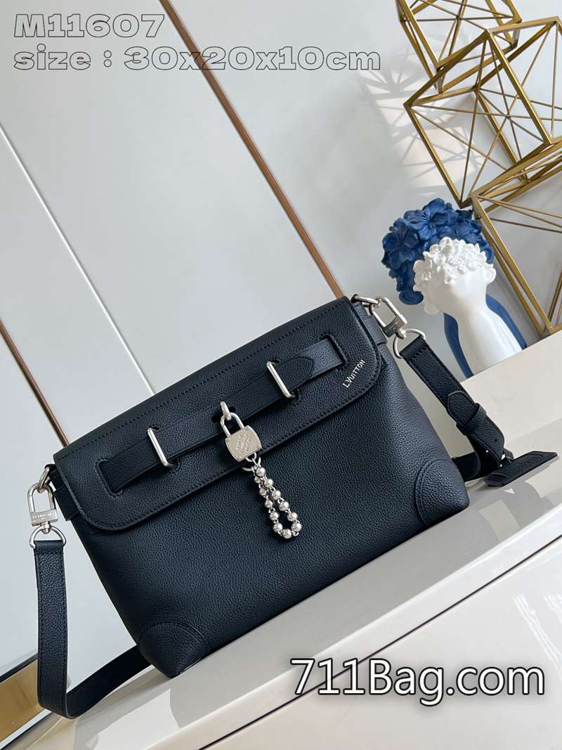 精品高仿LV M11607 手工縫線細節極致 超3A LV背包30x20x10cm 精品高仿LV M11607 手工縫線細節極致 超3A LV背包30x20x10cm