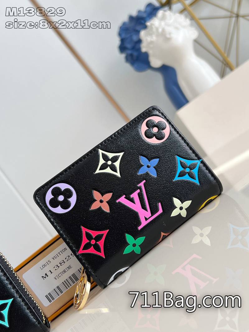 精品高仿LV M13829黑彩 精品做工頂級還原 A貨LV春夏新款8.5x2.2x11.5cm 精品高仿LV M13829黑彩 精品做工頂級還原 A貨LV春夏新款8.5x2.2x11.5cm