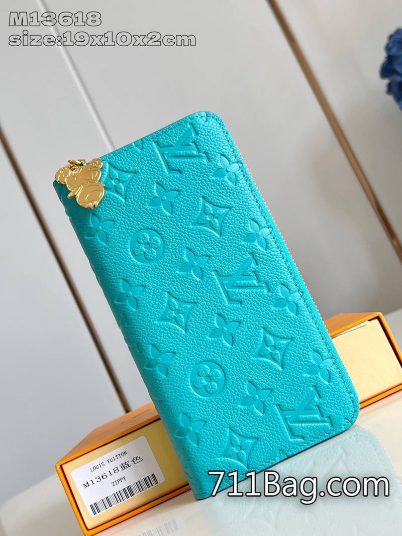 頂級精品LV M13618藍 完美對版精品包包 A貨LV黑色斜跨包功能齊全,亦可用作手拿包。19.5x10.5x2.5cm 頂級精品LV M13618藍 完美對版精品包包 A貨LV黑色斜跨包功能齊全,亦可用作手拿包。19.5x10.5x2.5cm