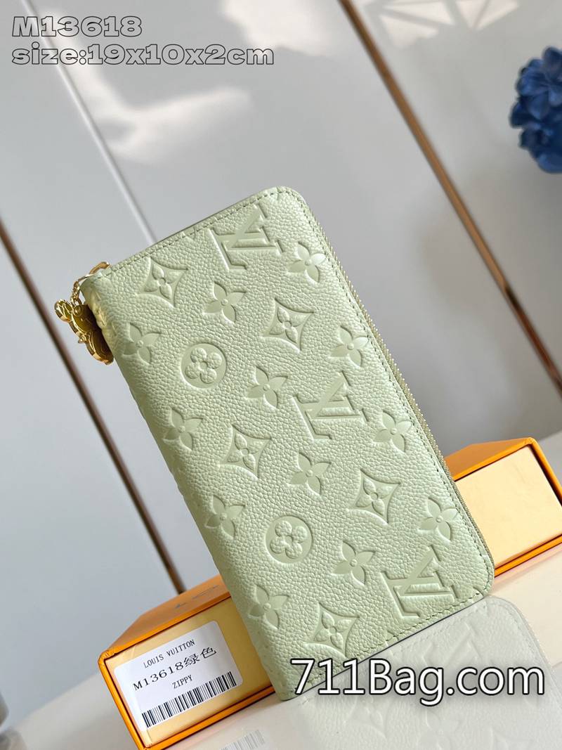 精品LV M13618綠 高端包必備奢華細節 高仿LV滿版老花包功能齊全,亦可用作手拿包。19.5x10.5x2.5cm 精品LV M13618綠 高端包必備奢華細節 高仿LV滿版老花包功能齊全,亦可用作手拿包。19.5x10.5x2.5cm