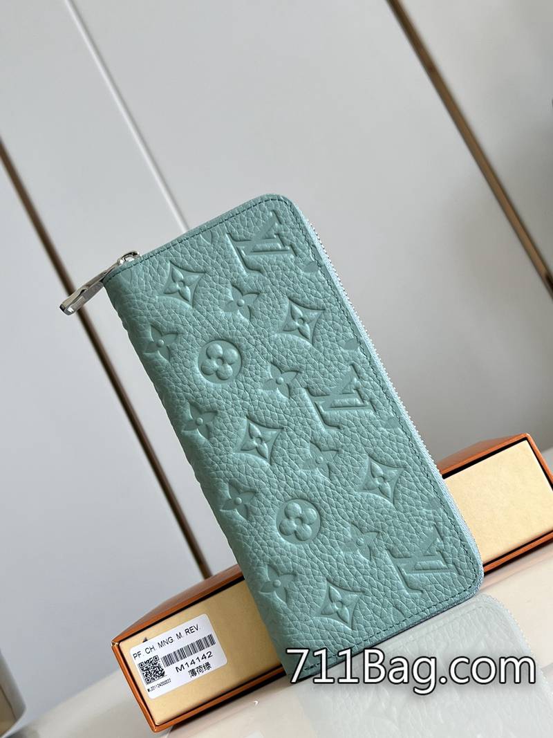 頂級精品LV M14142薄荷綠 做工精細皮質柔軟 精品LV手拿包熱銷20x9x2cm 頂級精品LV M14142薄荷綠 做工精細皮質柔軟 精品LV手拿包熱銷20x9x2cm