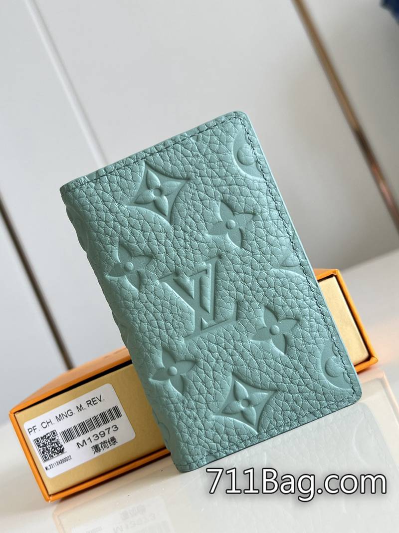 高仿LV M13973薄荷綠 頂級手工打造精品包 精仿LV實用通勤包7.5x11.1x1cm 高仿LV M13973薄荷綠 頂級手工打造精品包 精仿LV實用通勤包7.5x11.1x1cm