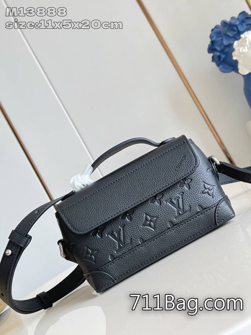 頂級A貨LV M13888黑 頂級五金不褪色不生鏽 原單LV高端精品包搭配可調節肩帶,實現斜挎手提隨心切換。11x5x20cm 頂級A貨LV M13888黑 頂級五金不褪色不生鏽 原單LV高端精品包搭配可調節肩帶,實現斜挎手提隨心切換。11x5x20cm