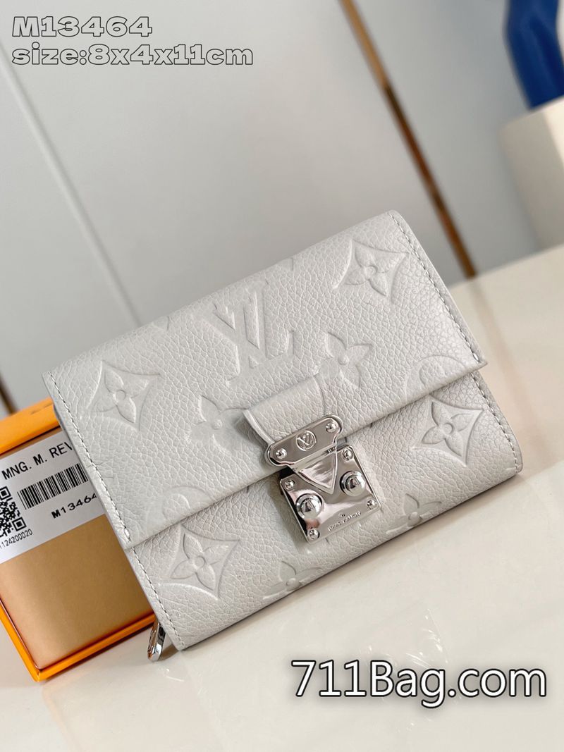 超3ALV M13464 手工打造細節控首選 超3A LV歐美專櫃款雅致構型內藏充裕空間,設有拉鏈風琴零錢袋、貼袋和卡片夾層。8.5x4x11.5cm 超3ALV M13464 手工打造細節控首選 超3A LV歐美專櫃款雅致構型內藏充裕空間,設有拉鏈風琴零錢袋、貼袋和卡片夾層。8.5x4x11.5cm
