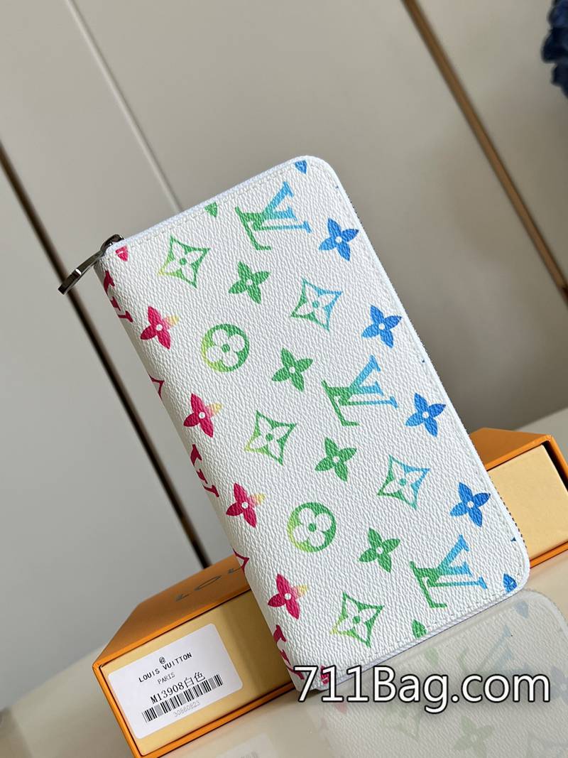 精品A貨路易威登 M13908白 頂級設計同步專櫃 高仿LV品牌包功能齊全,亦可用作手拿包。19.5x10.5x2.5cm 精品A貨路易威登 M13908白 頂級設計同步專櫃 高仿LV品牌包功能齊全,亦可用作手拿包。19.5x10.5x2.5cm