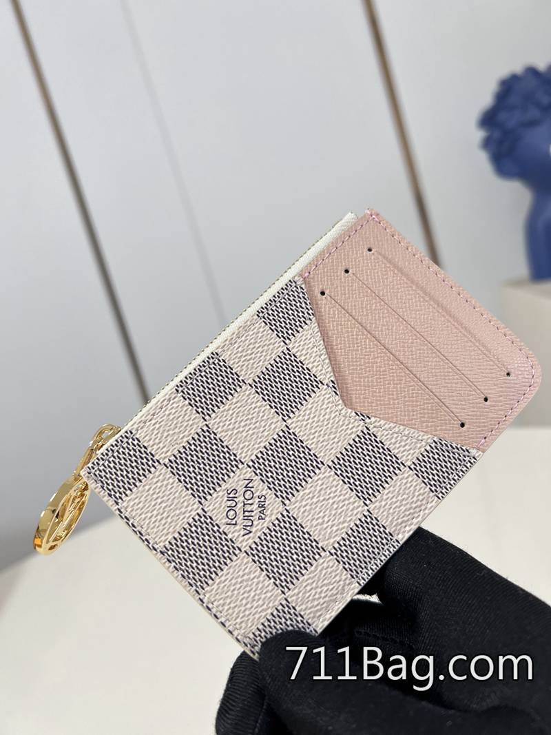 精品高仿Louis Vuitton M00131白格 頂級原料還原度高 一比一LV潮流新款12x8x0.8cm 精品高仿Louis Vuitton M00131白格 頂級原料還原度高 一比一LV潮流新款12x8x0.8cm