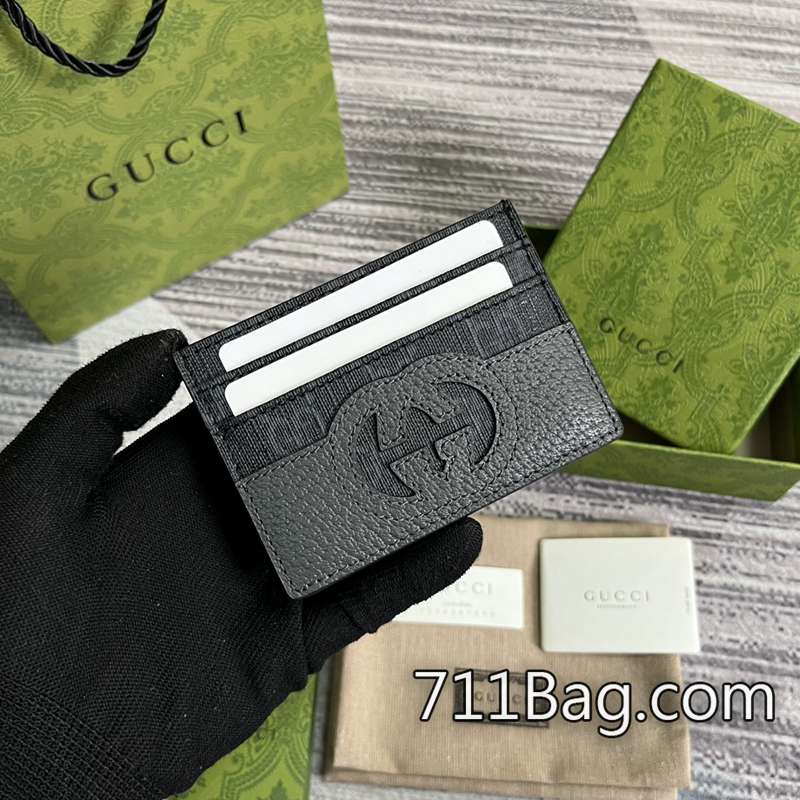 高仿Gucci 701425 使用與正品相同材質面料。 Gucci斜背包高仿 高仿Gucci 701425 使用與正品相同材質面料。 Gucci斜背包高仿