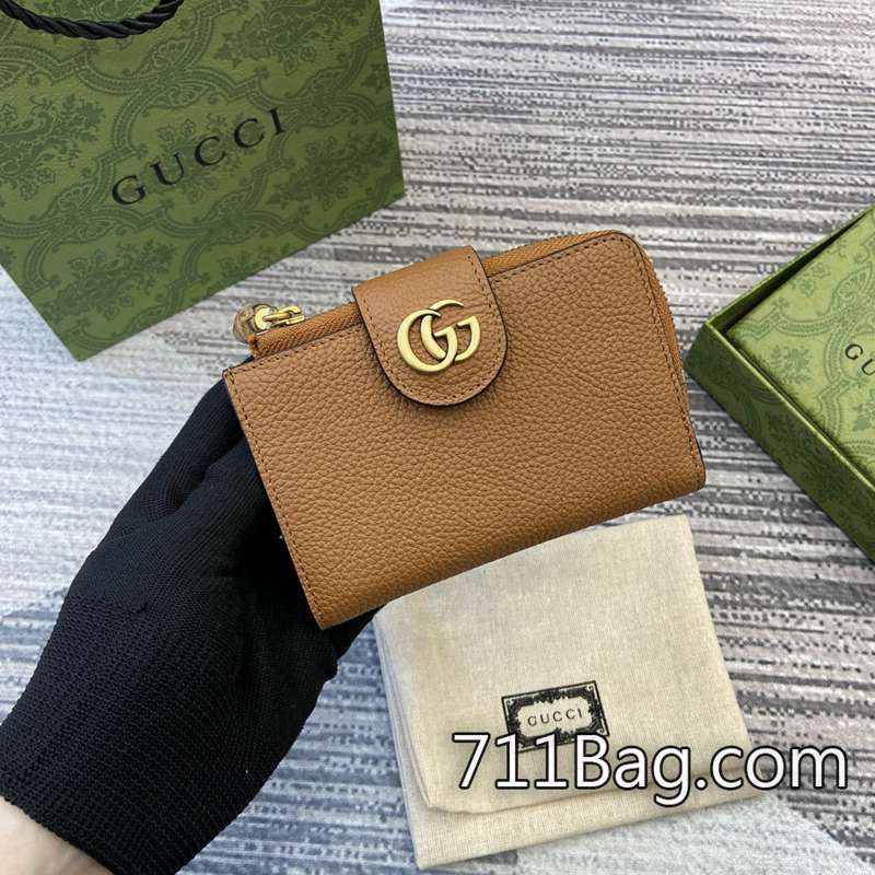 超3AGucci 739498 頂級五金不褪色不生鏽 Gucci雙G標誌高仿尺寸:13*8.5*2cm。顏色:棕色/原廠皮 超3AGucci 739498 頂級五金不褪色不生鏽 Gucci雙G標誌高仿尺寸:13*8.5*2cm。顏色:棕色/原廠皮
