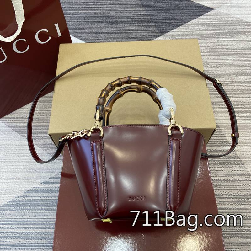 一比一Gucci 805832 精品級高仿,用心看得見。 Gucci限量色A貨包尺寸:(16下寬27上寬)x14(高)x4.6(厚)顏色:酒紅色/原廠皮。 一比一Gucci 805832 精品級高仿,用心看得見。 Gucci限量色A貨包尺寸:(16下寬27上寬)x14(高)x4.6(厚)顏色:酒紅色/原廠皮。