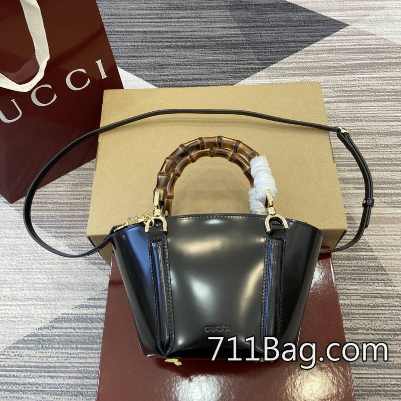 精品高仿Gucci 805832 一比一細節全還原 Gucci高仿與正品對比尺寸:(16下寬27上寬)x14(高)x4.6(厚)顏色:黑色/原廠皮。 精品高仿Gucci 805832 一比一細節全還原 Gucci高仿與正品對比尺寸:(16下寬27上寬)x14(高)x4.6(厚)顏色:黑色/原廠皮。