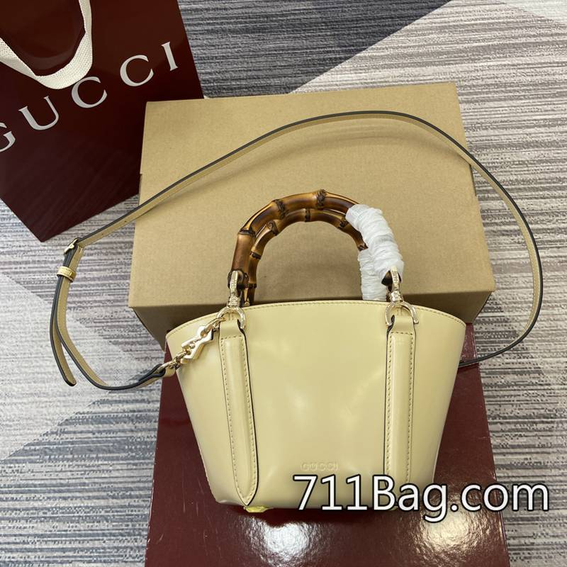 頂級超3AGucci 805832 做工嚴格打磨質感 Gucci A貨批發零售尺寸:(16下寬27上寬)x14(高)x4.6(厚)顏色:米黃色/原廠皮。 頂級超3AGucci 805832 做工嚴格打磨質感 Gucci A貨批發零售尺寸:(16下寬27上寬)x14(高)x4.6(厚)顏色:米黃色/原廠皮。