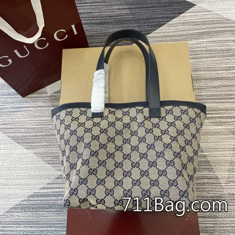 頂級精品Gucci 788211 多位買傢反饋:幾乎看不出是仿品。 Gucci斜背包高仿尺寸:21.5(長)x17.5(高)x18cm(厚)顏色:藍色/帆佈。 頂級精品Gucci 788211 多位買傢反饋:幾乎看不出是仿品。 Gucci斜背包高仿尺寸:21.5(長)x17.5(高)x18cm(厚)顏色:藍色/帆佈。