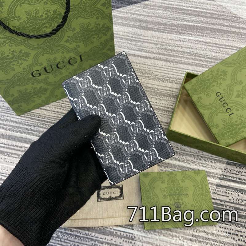 頂級一比一Gucci 802026 做工考究高端包包 Gucci包A貨開模對比尺寸:7.5(長)x12(寬)顏色:深灰色pvc/荔枝紋。 頂級一比一Gucci 802026 做工考究高端包包 Gucci包A貨開模對比尺寸:7.5(長)x12(寬)顏色:深灰色pvc/荔枝紋。