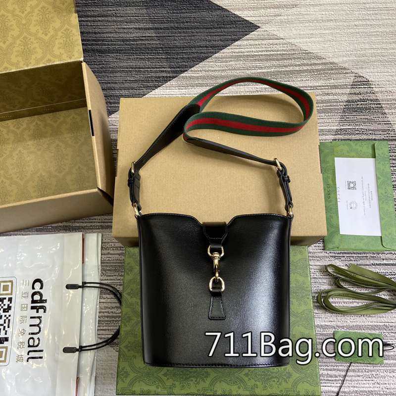 超3AGucci古馳 782908 採用德國進口蠟線,耐用不斷裂。 Gucci原廠仿品熱銷中尺寸:18.5(長)x20.5(寬)x12.5cm顏色:黑色/原廠皮 超3AGucci古馳 782908 採用德國進口蠟線,耐用不斷裂。 Gucci原廠仿品熱銷中尺寸:18.5(長)x20.5(寬)x12.5cm顏色:黑色/原廠皮