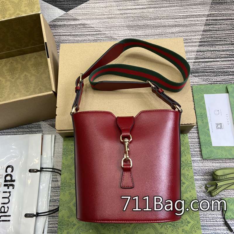 精仿Gucci 782908 高級面料手工包包 Gucci仿品微信購買尺寸:18.5(長)x20.5(寬)x12.5cm顏色:紅色/原廠皮。 精仿Gucci 782908 高級面料手工包包 Gucci仿品微信購買尺寸:18.5(長)x20.5(寬)x12.5cm顏色:紅色/原廠皮。