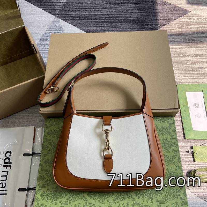精仿Gucci 782849 原版皮質高級觸感 Gucci包包精品仿製尺寸:27.5(寬)x19(高)x4厘米(深)顏色:淺棕色/帆佈。 精仿Gucci 782849 原版皮質高級觸感 Gucci包包精品仿製尺寸:27.5(寬)x19(高)x4厘米(深)顏色:淺棕色/帆佈。