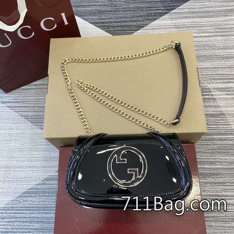 A貨Gucci 815711 內裡選用高級絨佈,觸感絲滑。 Gucci白色包高仿尺寸:21.5厘米(寬)x11厘米(高)x8厘米(深)顏色:黑色漆皮/原廠皮。 A貨Gucci 815711 內裡選用高級絨佈,觸感絲滑。 Gucci白色包高仿尺寸:21.5厘米(寬)x11厘米(高)x8厘米(深)顏色:黑色漆皮/原廠皮。
