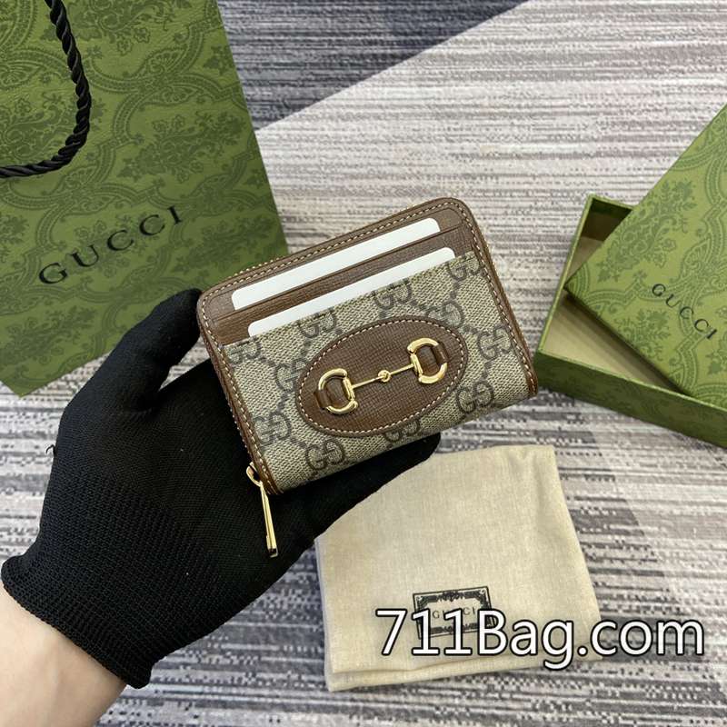 超3AGucci 658549 頂級進口皮手感柔軟 超值Gucci A貨精品尺寸:11.5厘米(寬)x8.5厘米(高)x3厘米顏色:棕色/pvc。 超3AGucci 658549 頂級進口皮手感柔軟 超值Gucci A貨精品尺寸:11.5厘米(寬)x8.5厘米(高)x3厘米顏色:棕色/pvc。