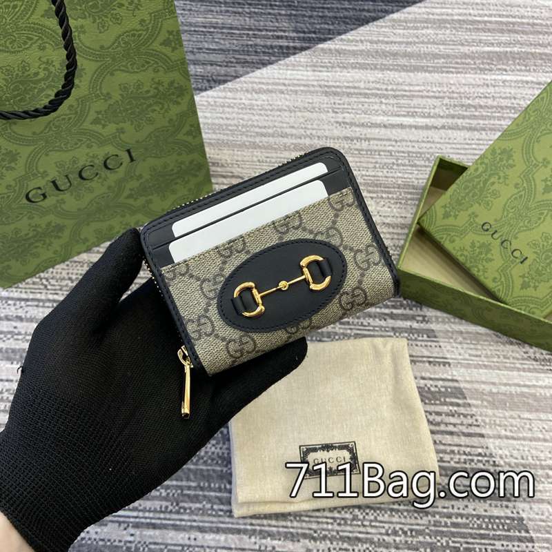 高仿Gucci 658549 包體設計比例完美,無失衡感。 Gucci黑色皮革A貨尺寸:11.5厘米(寬)x8.5厘米(高)x3厘米顏色:黑色/pvc。 高仿Gucci 658549 包體設計比例完美,無失衡感。 Gucci黑色皮革A貨尺寸:11.5厘米(寬)x8.5厘米(高)x3厘米顏色:黑色/pvc。