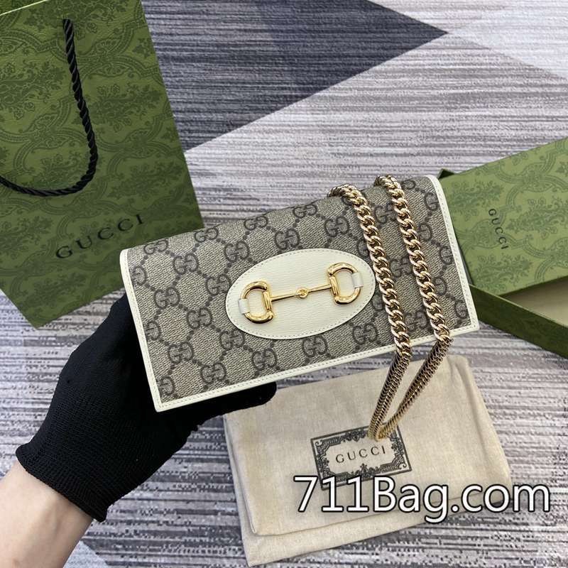 超3AGucci 621892 精緻工藝,無懈可擊的細節。 Gucci一比一A貨店鋪尺寸:19*10*4cm。顏色:白色/pvc。 超3AGucci 621892 精緻工藝,無懈可擊的細節。 Gucci一比一A貨店鋪尺寸:19*10*4cm。顏色:白色/pvc。
