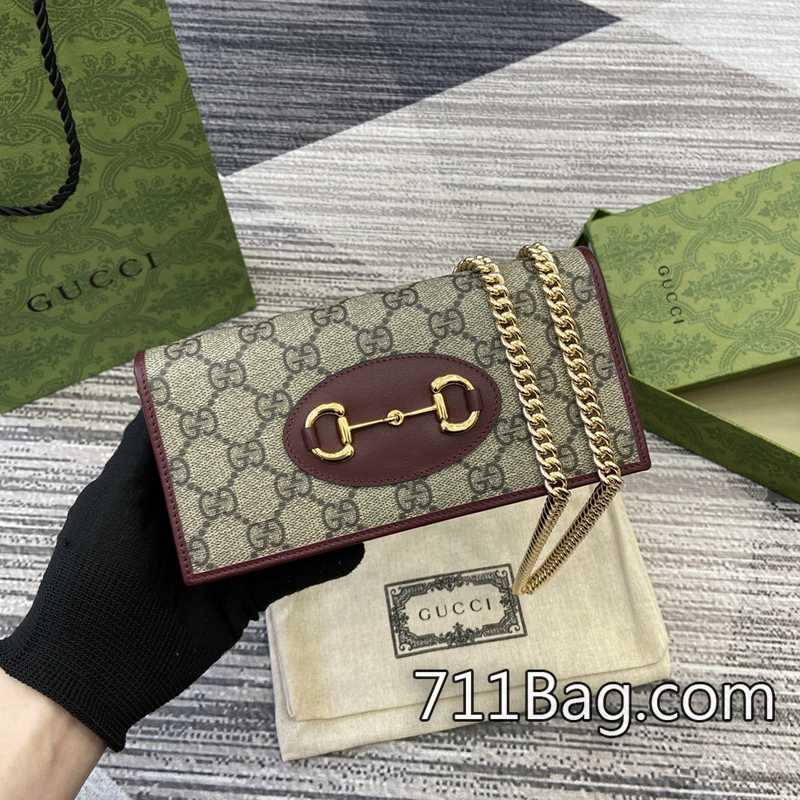 精品高仿Gucci 621892 高品質五金無色差 Gucci斜背包高仿尺寸:19*10*4cm。顏色:安可拉紅/pvc。 精品高仿Gucci 621892 高品質五金無色差 Gucci斜背包高仿尺寸:19*10*4cm。顏色:安可拉紅/pvc。