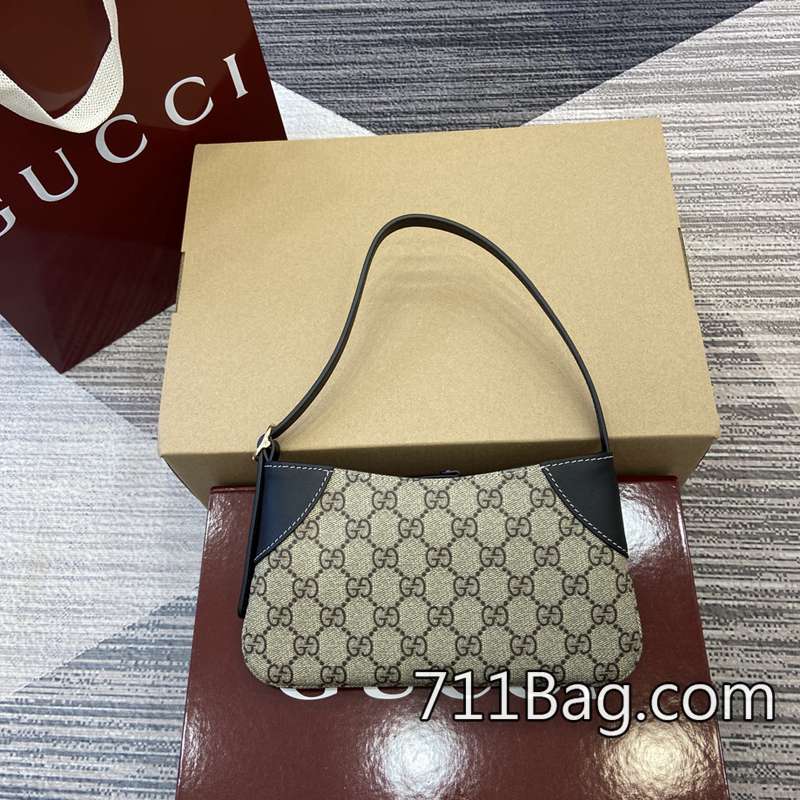 頂級A貨Gucci古馳 820696 客人回購率極高,品質有保證。 Gucci條紋經典仿包尺寸:23(長)x13(高)x2cm(厚)顏色:黑色/pvc。 頂級A貨Gucci古馳 820696 客人回購率極高,品質有保證。 Gucci條紋經典仿包尺寸:23(長)x13(高)x2cm(厚)顏色:黑色/pvc。