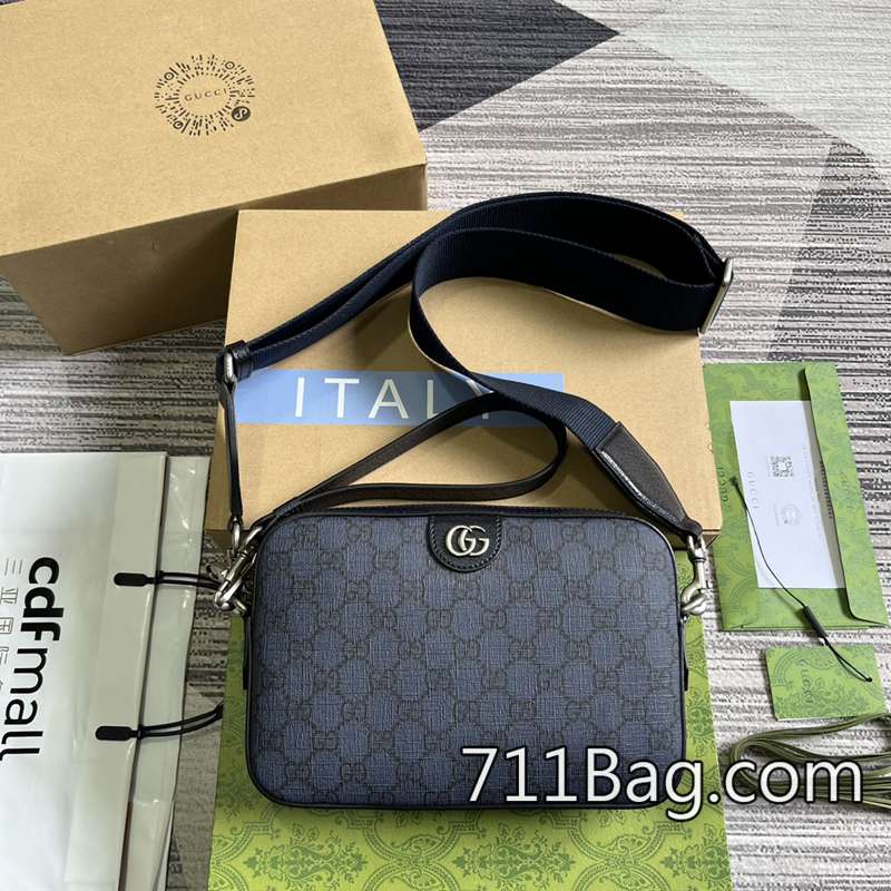 原版一比一Gucci 699439 包口走線與原版比例一致。 Gucci紅綠織帶高仿尺寸:23.5(寬)x16(高)x4.5(深)顏色:藍色/pvc。 原版一比一Gucci 699439 包口走線與原版比例一致。 Gucci紅綠織帶高仿尺寸:23.5(寬)x16(高)x4.5(深)顏色:藍色/pvc。