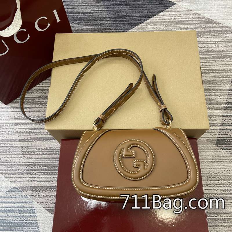 精品A貨Gucci 815700 完美手工細節高仿包 Gucci高仿內裡對版尺寸:21.5(長)x11(高)x8cm(厚)顏色:棕色/全皮。 精品A貨Gucci 815700 完美手工細節高仿包 Gucci高仿內裡對版尺寸:21.5(長)x11(高)x8cm(厚)顏色:棕色/全皮。