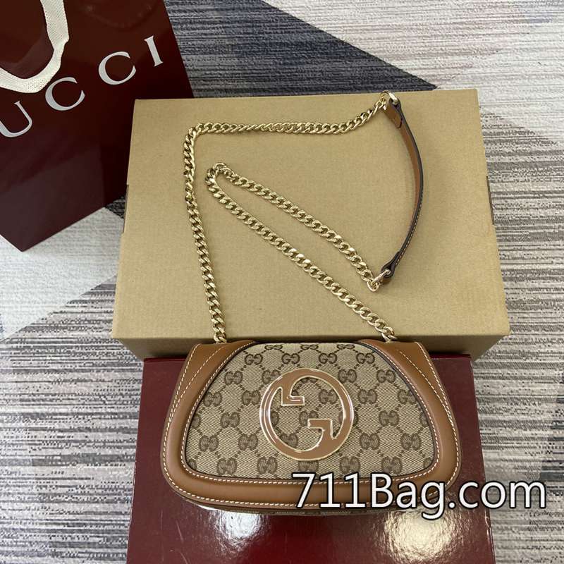 精仿Gucci古馳 815711 高質量五金配件包包 Gucci雙G標誌高仿尺寸:21.5(長)x11(寬)x8(厚)顏色:棕色/帆佈。 精仿Gucci古馳 815711 高質量五金配件包包 Gucci雙G標誌高仿尺寸:21.5(長)x11(寬)x8(厚)顏色:棕色/帆佈。