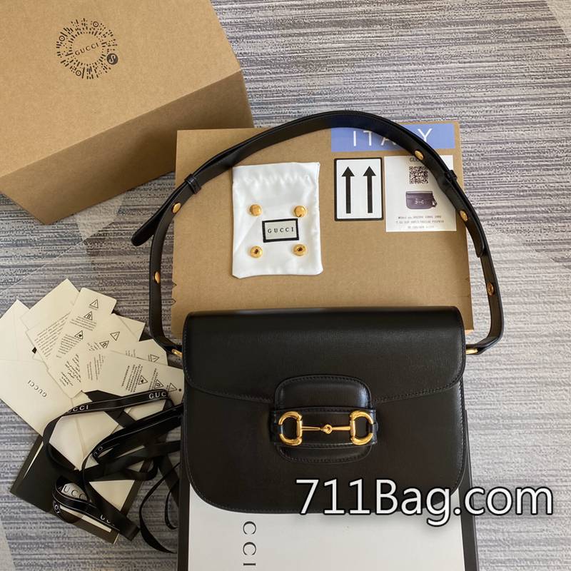 一比一Gucci 602204 精品級手工縫製包 高仿Gucci直播爆款這款設計采用品牌標志性的米色和烏木色配色GGSupreme帆佈制成。型號:781402。尺寸:23*21*12cm顏色:棕色pvc 一比一Gucci 602204 精品級手工縫製包 高仿Gucci直播爆款這款設計采用品牌標志性的米色和烏木色配色GGSupreme帆佈制成。型號:781402。尺寸:23*21*12cm顏色:棕色pvc