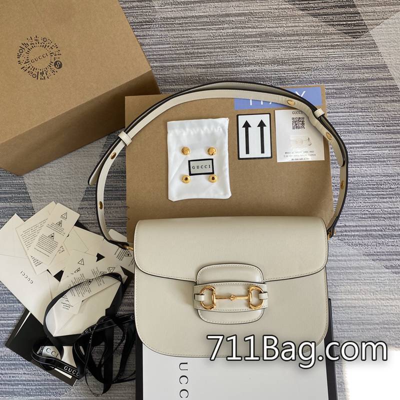 頂級一比一Gucci古馳 602204 輕量化設計,攜帶更輕鬆。 Gucci包A貨批發這款設計采用品牌標志性的米色和烏木色配色GGSupreme帆佈制成。型號:781402。尺寸:23*21*12cm顏色:棕色pvc 頂級一比一Gucci古馳 602204 輕量化設計,攜帶更輕鬆。 Gucci包A貨批發這款設計采用品牌標志性的米色和烏木色配色GGSupreme帆佈制成。型號:781402。尺寸:23*21*12cm顏色:棕色pvc