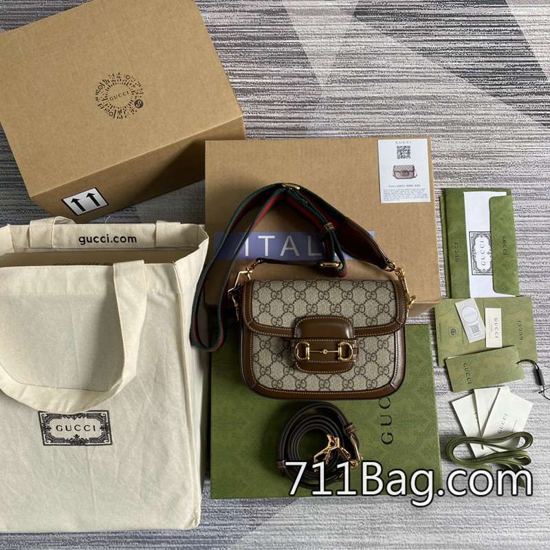 一比一Gucci 658574 品質卓越的高仿包 爆款Gucci A貨包包這款設計采用品牌標志性的米色和烏木色配色GGSupreme帆佈制成。型號:781402。尺寸:23*21*12cm顏色:棕色pvc 一比一Gucci 658574 品質卓越的高仿包 爆款Gucci A貨包包這款設計采用品牌標志性的米色和烏木色配色GGSupreme帆佈制成。型號:781402。尺寸:23*21*12cm顏色:棕色pvc