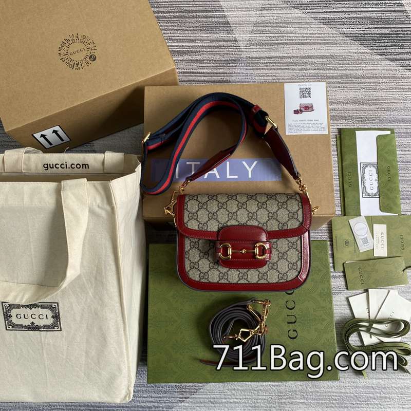 一比一Gucci古馳 658574 每個角位處理細緻,無破損壓痕。 高仿Gucci GG Marmont包這款設計采用品牌標志性的米色和烏木色配色GGSupreme帆佈制成。型號:781402。尺寸:23*21*12cm顏色:棕色pvc 一比一Gucci古馳 658574 每個角位處理細緻,無破損壓痕。 高仿Gucci GG Marmont包這款設計采用品牌標志性的米色和烏木色配色GGSupreme帆佈制成。型號:781402。尺寸:23*21*12cm顏色:棕色pvc
