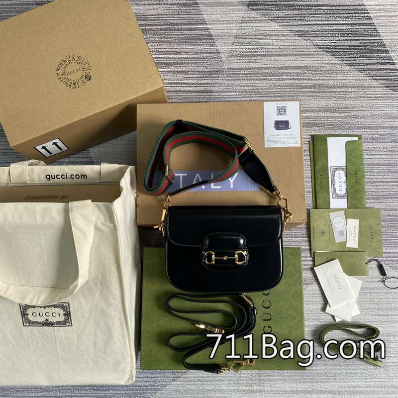精仿Gucci 658574 鋼印LOGO清晰銳利,質感十足。 氣質女神必備Gucci A貨這款設計采用品牌標志性的米色和烏木色配色GGSupreme帆佈制成。型號:781402。尺寸:23*21*12cm顏色:棕色pvc 精仿Gucci 658574 鋼印LOGO清晰銳利,質感十足。 氣質女神必備Gucci A貨這款設計采用品牌標志性的米色和烏木色配色GGSupreme帆佈制成。型號:781402。尺寸:23*21*12cm顏色:棕色pvc
