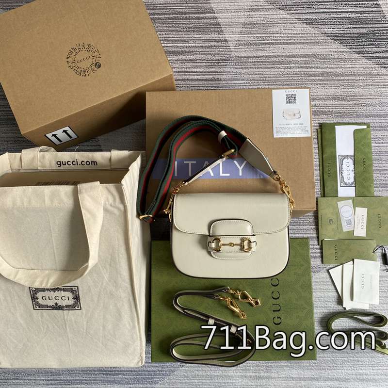 原版一比一Gucci古馳 658574 高仿也能有好做工 淘寶Gucci高仿包這款設計采用品牌標志性的米色和烏木色配色GGSupreme帆佈制成。型號:781402。尺寸:23*21*12cm顏色:棕色pvc 原版一比一Gucci古馳 658574 高仿也能有好做工 淘寶Gucci高仿包這款設計采用品牌標志性的米色和烏木色配色GGSupreme帆佈制成。型號:781402。尺寸:23*21*12cm顏色:棕色pvc