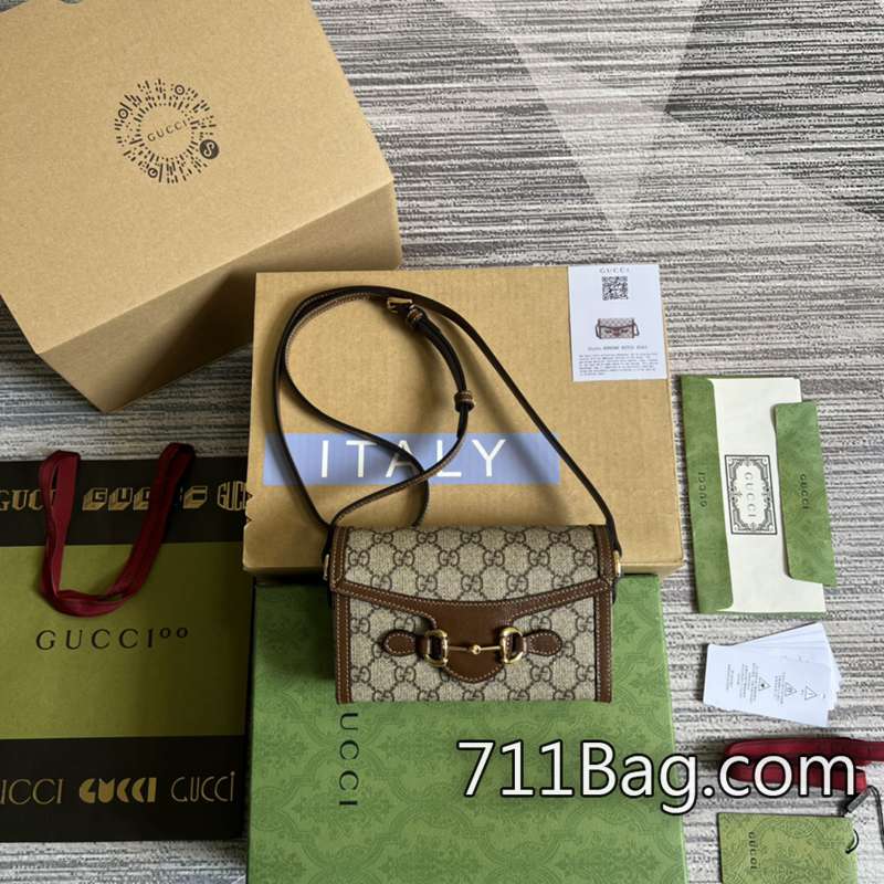 頂級超3AGucci 816357 專櫃對版材質還原度高 Gucci雙G標誌高仿尺寸:20(長)x12(寬)x6(厚)顏色:米膠燕麥色/原廠皮。 頂級超3AGucci 816357 專櫃對版材質還原度高 Gucci雙G標誌高仿尺寸:20(長)x12(寬)x6(厚)顏色:米膠燕麥色/原廠皮。