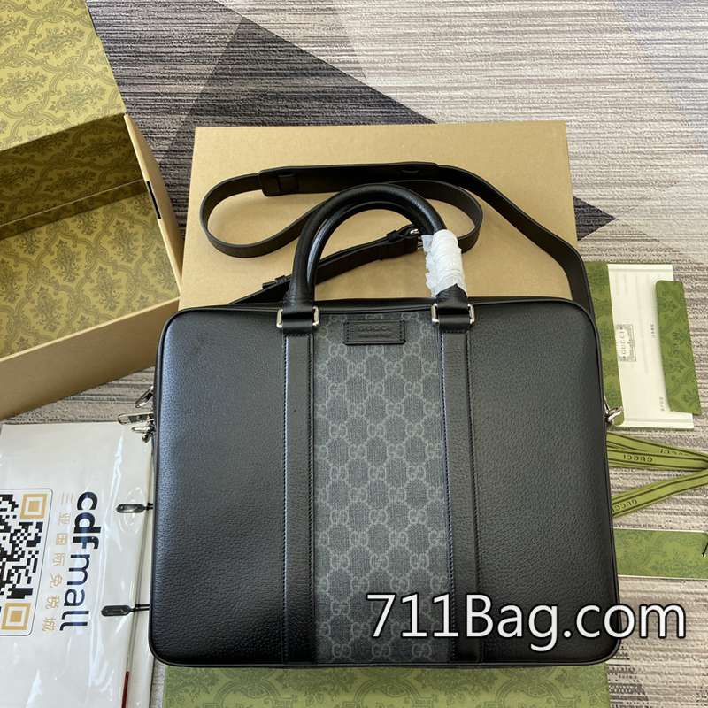 頂級超3AGucci古馳 795461 品質為王手感爆棚 Gucci一比一高仿包尺寸:29(長)x36.5(寬)x7.5厘米(厚)顏色:黑色皮/pvc。 頂級超3AGucci古馳 795461 品質為王手感爆棚 Gucci一比一高仿包尺寸:29(長)x36.5(寬)x7.5厘米(厚)顏色:黑色皮/pvc。