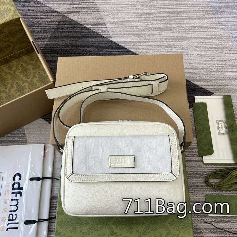 頂級超3AGucci 795464 採用進口原版皮革,手感柔軟細膩。 母親節送Gucci高仿這款米色和白色超迷你手袋可手提可肩背,靈活滿足多種佩戴方式。型號:816357。尺寸:20(長)x12(寬)x6(厚)顏色:米膠燕麥色/原廠皮。 頂級超3AGucci 795464 採用進口原版皮革,手感柔軟細膩。 母親節送Gucci高仿這款米色和白色超迷你手袋可手提可肩背,靈活滿足多種佩戴方式。型號:816357。尺寸:20(長)x12(寬)x6(厚)顏色:米膠燕麥色/原廠皮。