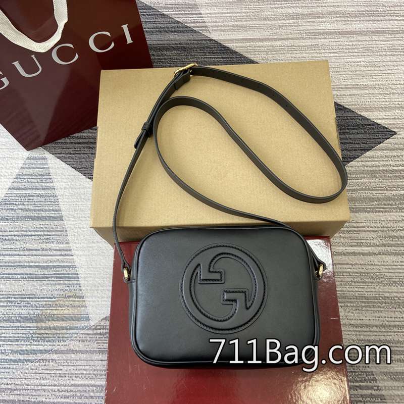 原版一比一Gucci 820429 展現低調奢華的高端質感。 Gucci高仿壓紋LOGO 原版一比一Gucci 820429 展現低調奢華的高端質感。 Gucci高仿壓紋LOGO